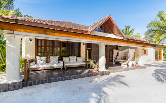Luxury & Stunning Villa in Cocotal with Pool Villa