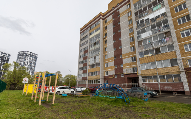 V 10 Minutakh Ot Kremlya Flat