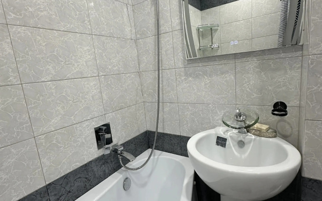 Sovremennaya 56 Kv.m Na Ulitse Kosareva D.48 Apartments