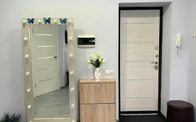 Uyutnaya Prostornaya Yevrodvushka S Vidom Na Goru Flat