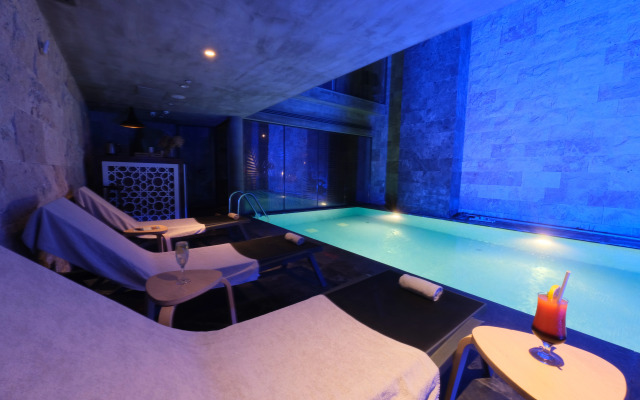 Endless Art Hotel