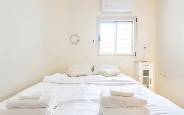 GW002 Gugel Waves Amazing Seaview & Garden Family Apartments Flat