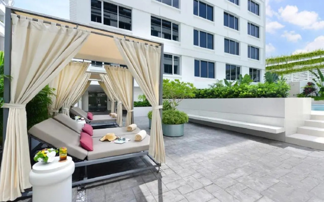 Отель Centre Point Hotel Sukhumvit 10