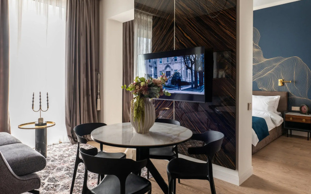 Look&Feel Aristocrat Apartments