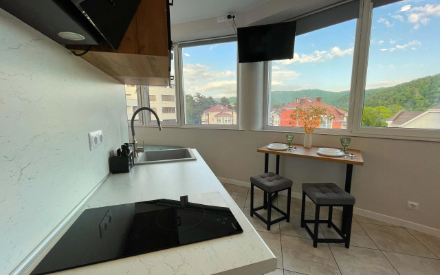 S Panoramnym Vidom Gory I More Apartment
