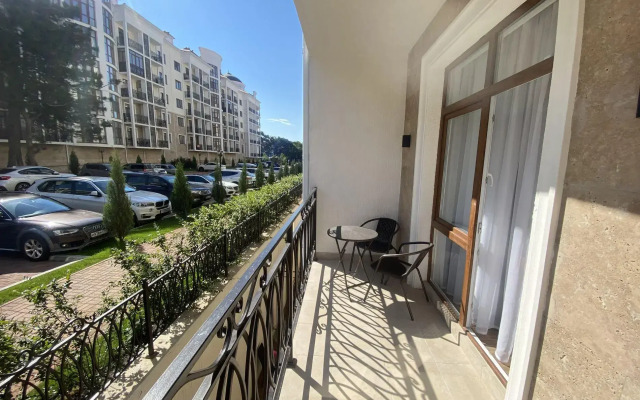 235 V Tsentre Na Pervoy Linii Flat