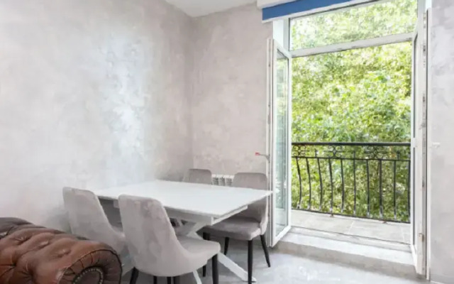 Апартаменты трёхкомнатные на Бобруйской 21