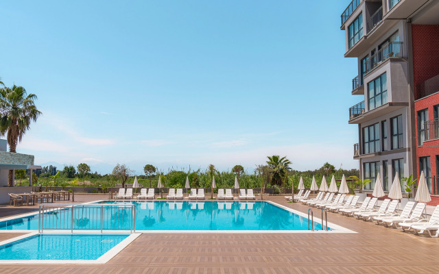 Laristone Suite Spa Hotel