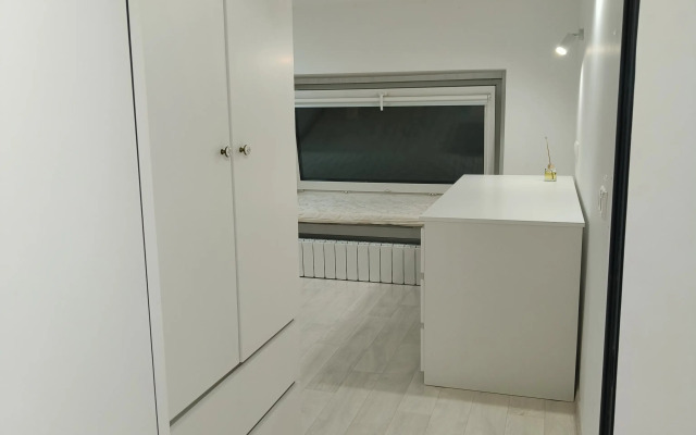 Trekhkomnatnaya S Vidom Na Siti Flat