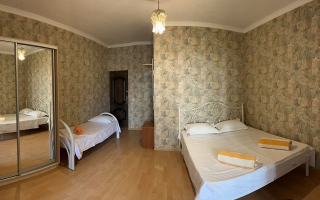 Na Tsvetochnoy Apartments