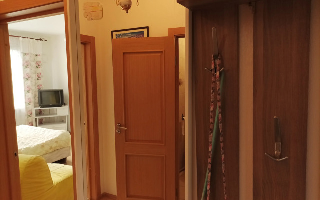 Zhilye u Metro Flat