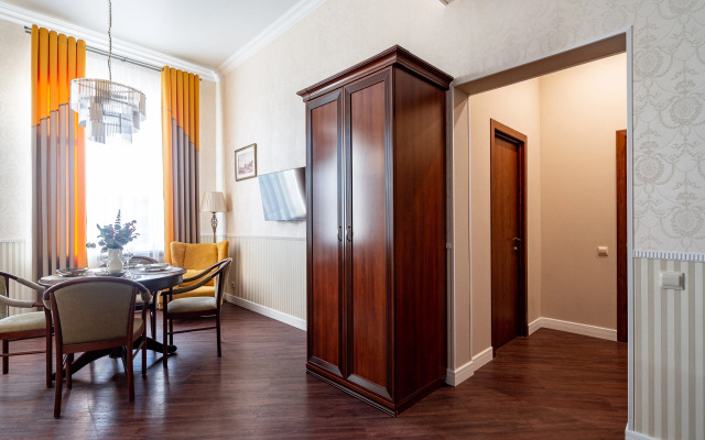 Квартира Евро-Двухкомнатная с Видом на Канал и Высокими Потолками