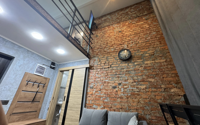 Dvukhurovnevaya studiya s dvumya sanuzlami v parke Apartments
