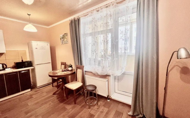 Квартира Светлая, чистая студия Вояж на Геологоразведчиков 44А