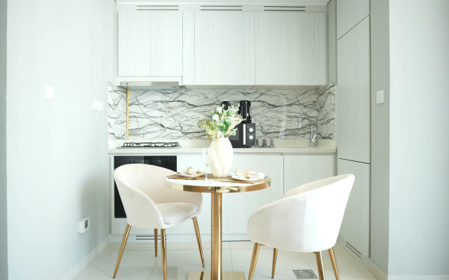 Keyrock Living Lakeview Luxury in Zada Tower Apartments