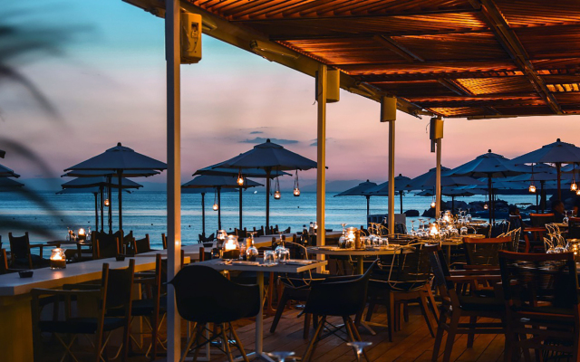 Vouliagmeni Garden Suite Apartments
