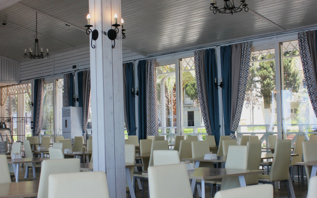 Imeni Chelyskintsev Hotel