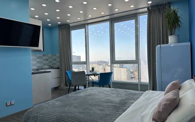 Квартира с Панорамными Окнами и Выходом на Крышу