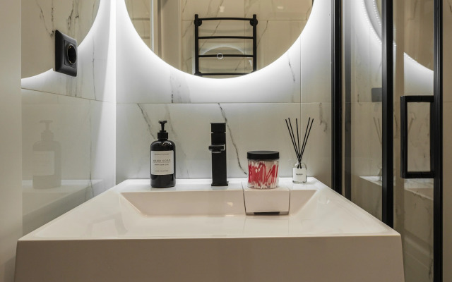 Трехкомнатная Квартира в Центре с Новым Ремонтом