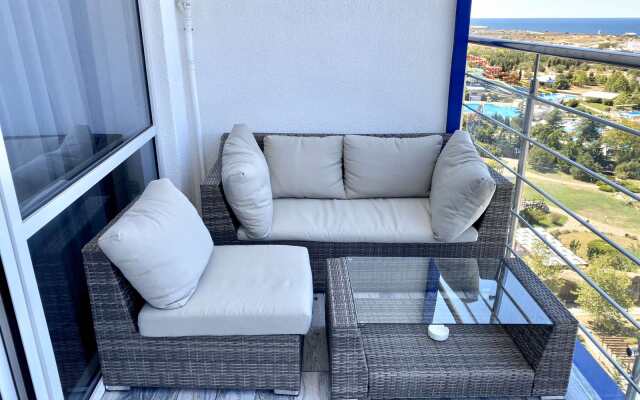 Апартаменты Акваделюкс у моря, с бассейном, СПА, пляжем N822