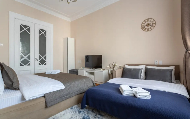 Apartments Uluchshennye S Dvumya Spalnyami I Balkonom
