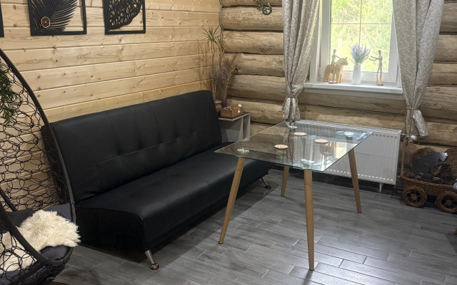 Частный дом из бревна с баней