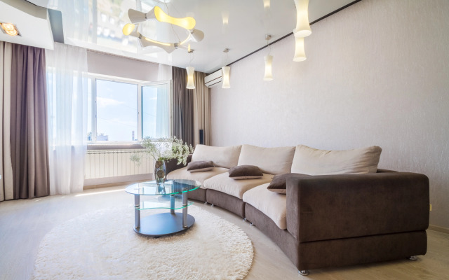 Prekrasnaya 2-kh komnatnaya ryadom s plyazhem Aleksino Flat