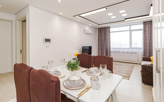 Svetlye I Sovremennye Ryadom S Dostoprimechatelnostyami Apartments