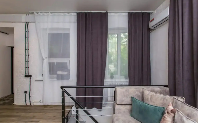 Novye trekhurovnevye apartamenty s vyhodom na Arbat Apartments