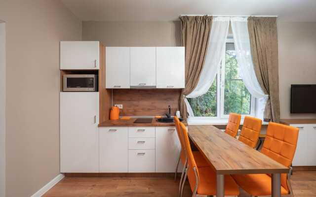 U Morya S Basseinom V ZhK Solnechnyij apt38 Apartment