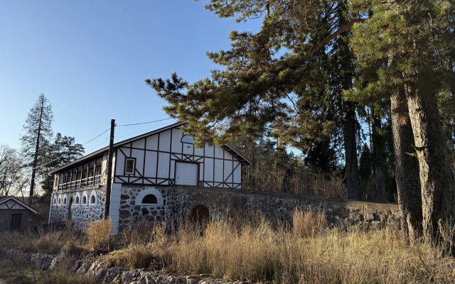 Частный дом Дом у реки