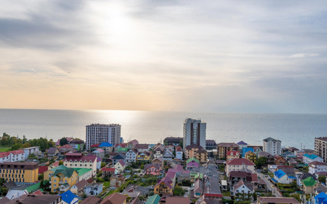 Krasivye apartamenty MorskayaSimfonya-2 s panoramoy na more, basseynom na territorii ZHK Apartments