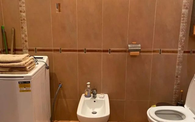 V Tsentre Na Ul. Tkachenko 1/75 Flat