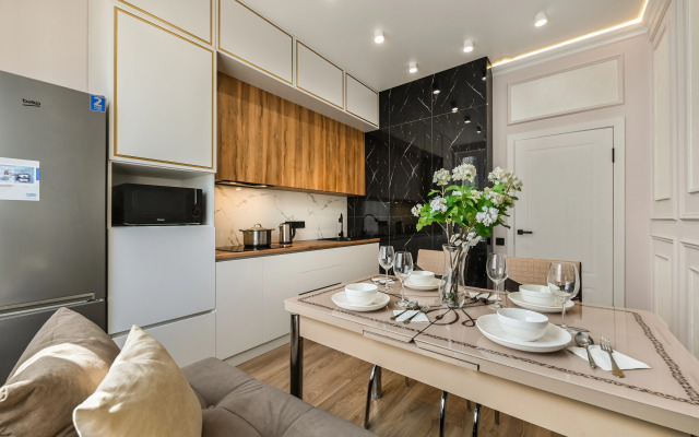 Prostornaya Dvuhkomnatnaya Vozle Han-Shatyira Apartments