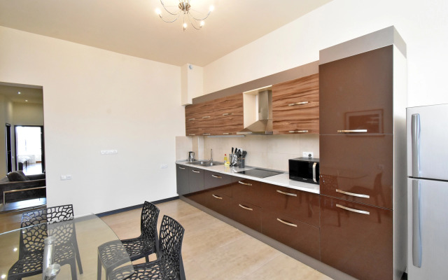4-Komn. V Zdanii Bulvar Plaza, di644 Flat