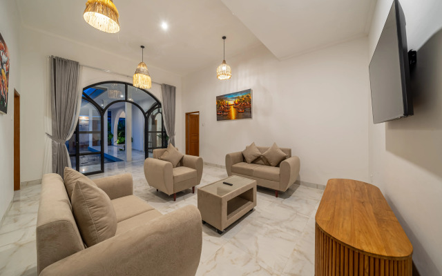 Novaya, Dostup k Plyazhu, Bolshoy Basseyn, Changu, Omm Villa
