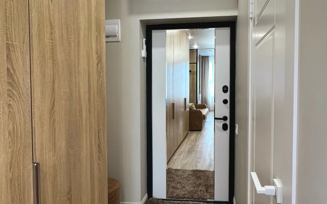 TopHouse na Strelkovoy 18k2 Apartments