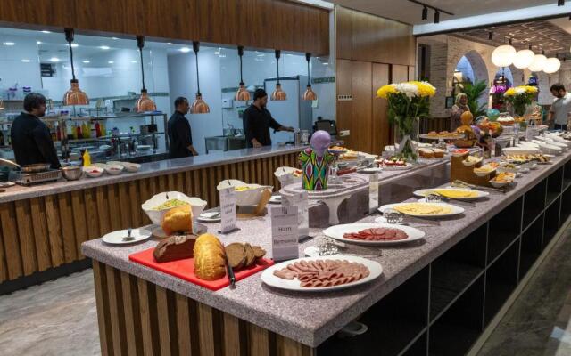 Paradise Plaza Luxury Hotel