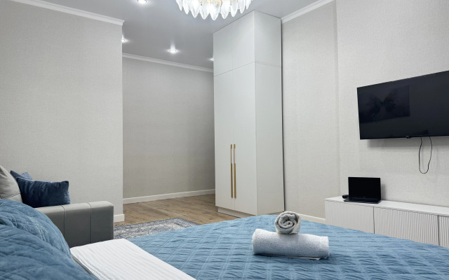 Tikhoye Mesto V Shumnom Gorode Flat