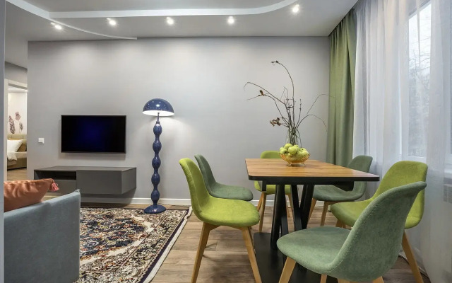 Квартира трехкомнатная Queenstay Остров мечты на Коломенской