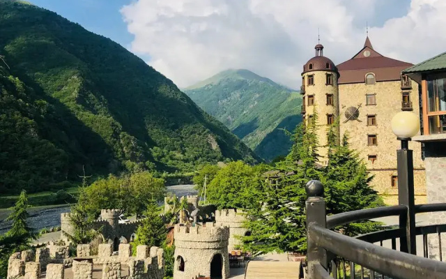 Курортный отель Senger Qala Riverside