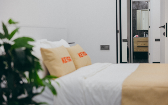 KeyGo #0077, 1 Bedroom, Saryan Street Apartments