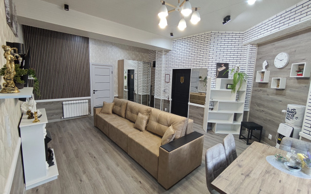 Na Krasnoy Armii 136/1 Apartments