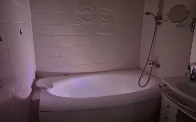 Апартаменты Kvartal на Неделина полустудия