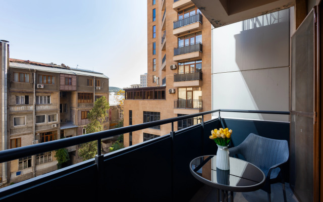 2-K v Novostroyke, Ulitsa Arama, Di482 Flat