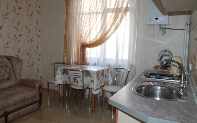 V Samom Tsentre Yaltyi Apartments