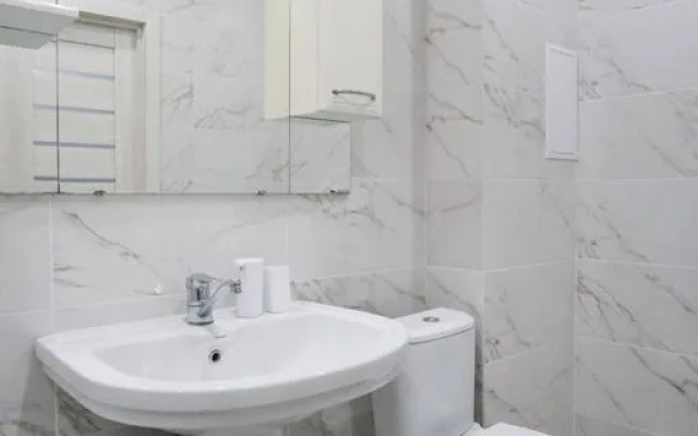 Na Pervomayskoy Ulitse 70 Flat