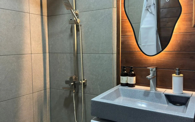 Частный дом новый с закрытой парковкой и мангальной зоной