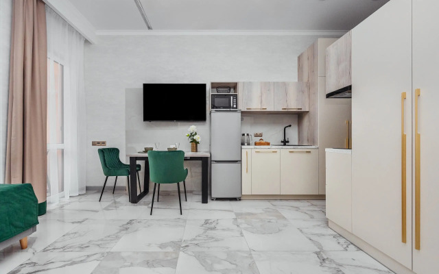 V Siriuse, studiya Flat