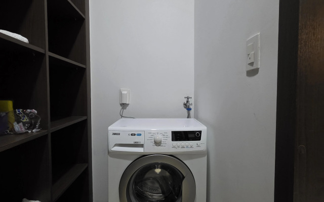 2j Etazh S Shikarnym Vidom Na Mechet, Ryadom S Posol'stvom SSHA Apartment